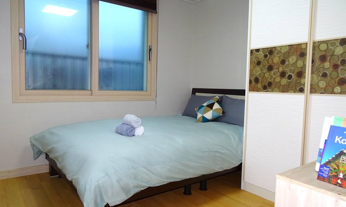 Downtown Apartamento | Hola JEJU! Centro completo, sala privada. Amplia terraza y magníficas vistas.