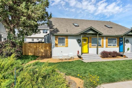 Mountain View District Casa | Hello Mellow Yellow