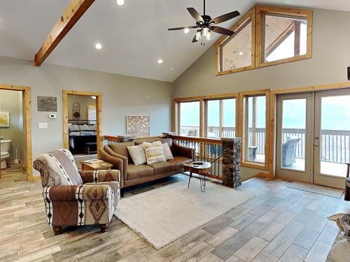 Chalet Village North Casa | Hello Smokys