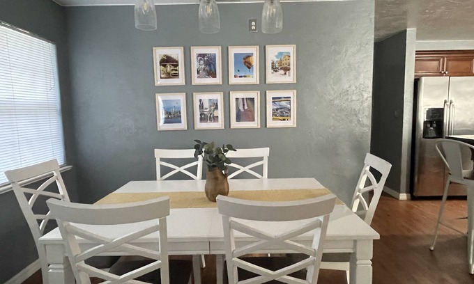 Meadowlawn Casa | Hello Sunshine! Beautiful 4/2 Home near Beach and Downtown!