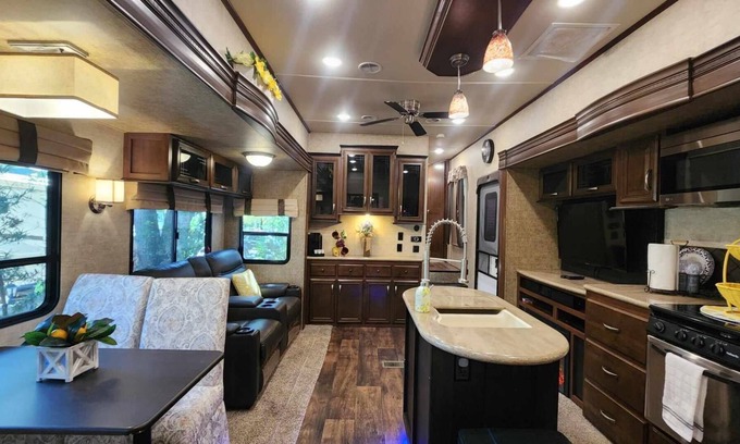 River Ranch Cabaña | Hello Sunshine! RV and Golf Cart Rental at River Ranch! 152