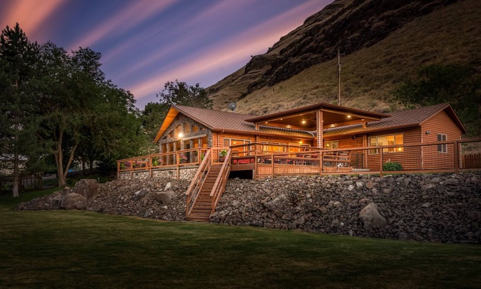 Anatone Cabina | Hells Gate Estate on the beautiful Snake River