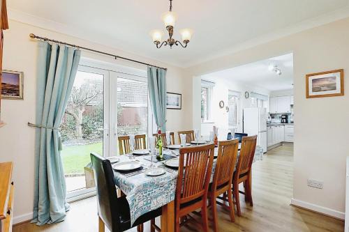 Ryde Casa | Helms House