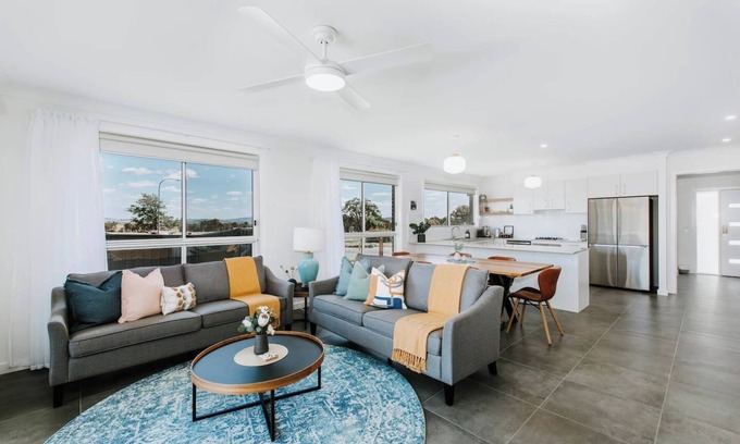 Central Mudgee Casa | Helvetia Modern Comfort meets Country Convenience