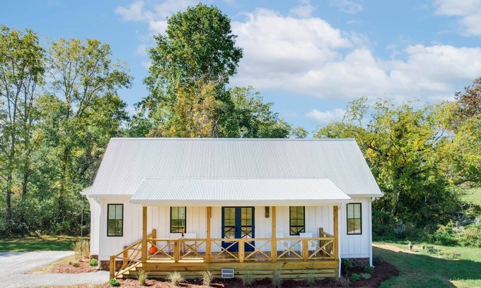 Dillard Cabaña | Hemingway Cottage at Julep Farms
