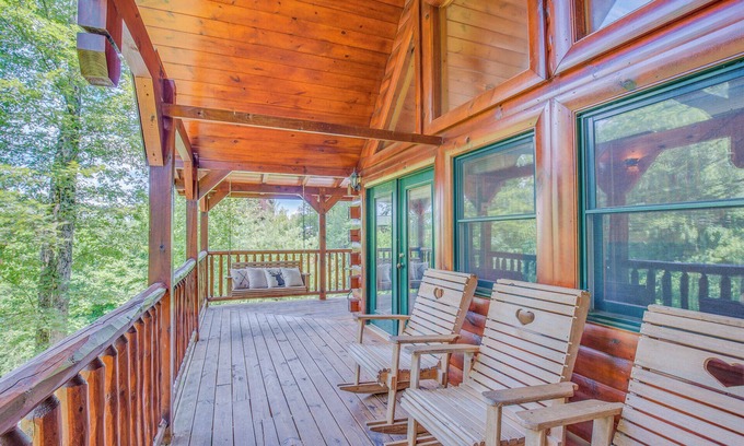 Hemlock Hills Cabina | Hemlock Manor