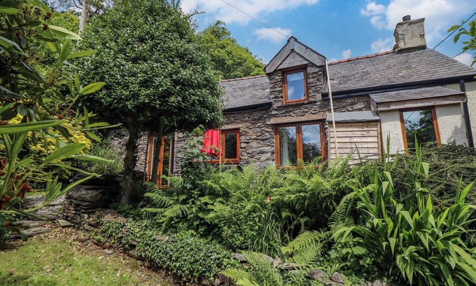 Fairbourne Cabaña | HEN BOPTY, pet friendly, character holiday cottage in Fairbourne