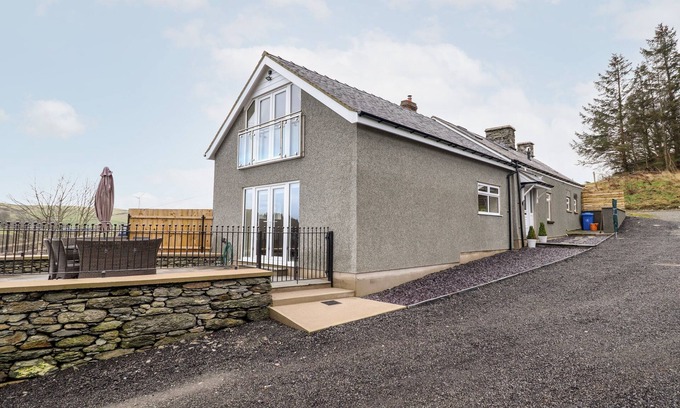 Corwen Cabaña | HEN DY BRYN MAWNDY, family friendly, with a garden in Corwen