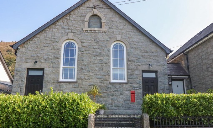 Gyrngoch Casa | Hen Gapel Seion