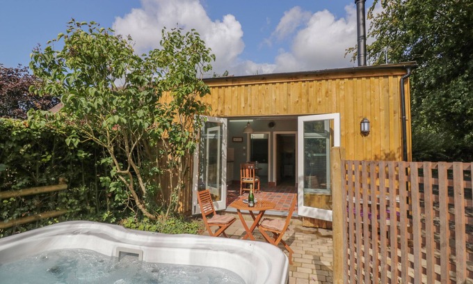 Rugeley Cabaña | Vista de la casa de gallinas, RUGELEY