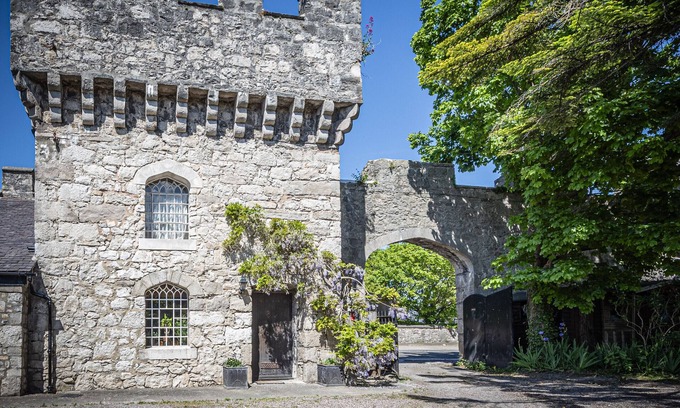 Rhyd-y-foel Cabaña | Hen Wrych Hall Tower