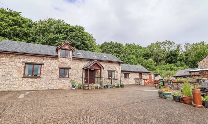 Rhyd-y-foel Cabaña | HENBLAS COTTAGE, family friendly, with a garden in Rhyd-Y-Foel