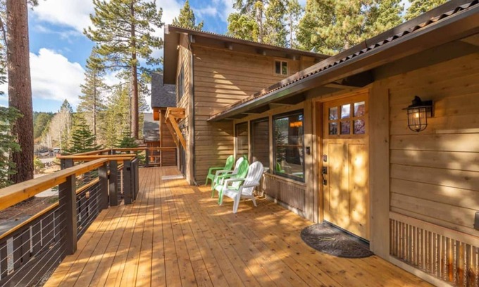 Carnelian Bay Cabina | Henderson by AvantStay | Lake View! Walk to Beach, Garwoods & More!
