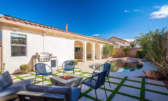 Henderson Casa | Henderson Home w/ Pool - 11 Mi to T-Mobile Arena!