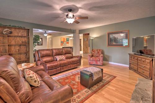 Hendersonville Casa | Hendersonville Home with Fire Pit 5 Mi to Downtown!