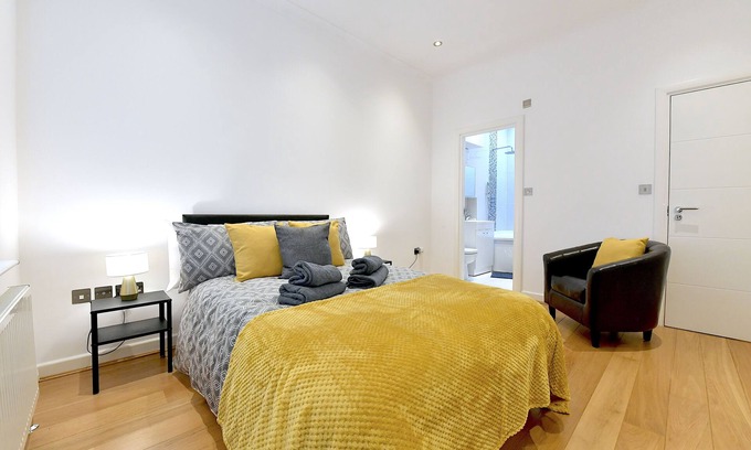 Finchley Church End Apartamento | Hendon Escape- 2 bedroom, 3 Beds with en-suite Bath. Near Wembley Stadium