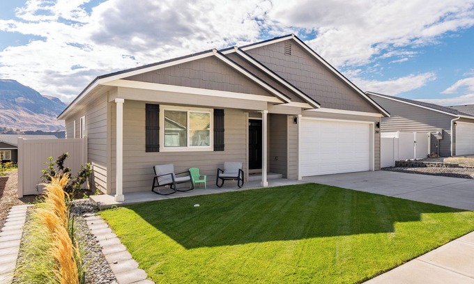 Monitor Casa | Hendrix Hideaway on Rock Island Golf Course!
