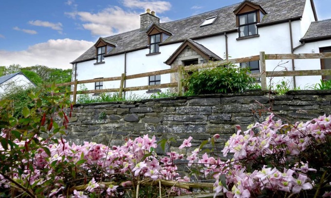 Denbigh Casa | Hendy in the beautiful Denbigh