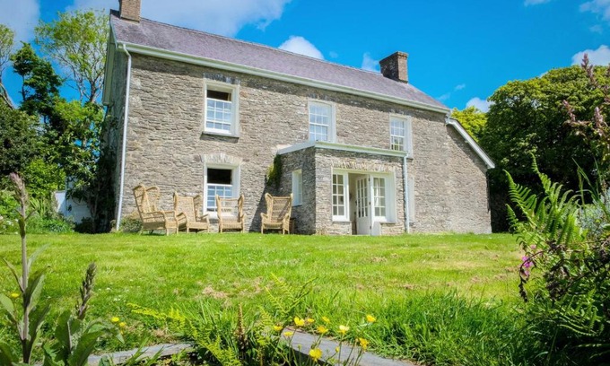 Felindre Farchog Casa | Henllys