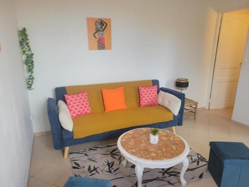 Caraque Apartamento | HENRI Mango