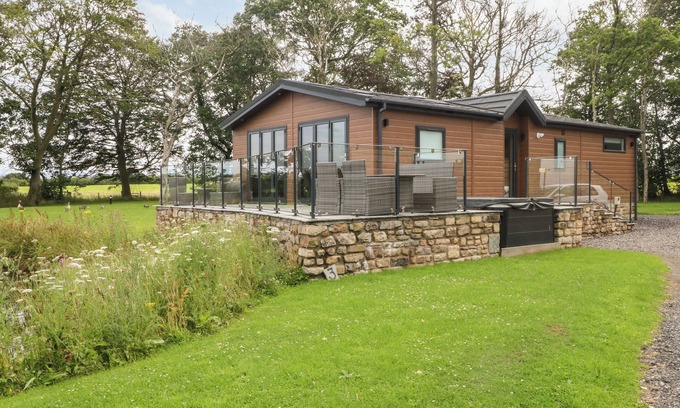 Knott End-on-Sea Cabaña | HENRY HAVEN, family friendly, character holiday cottage in Garstang