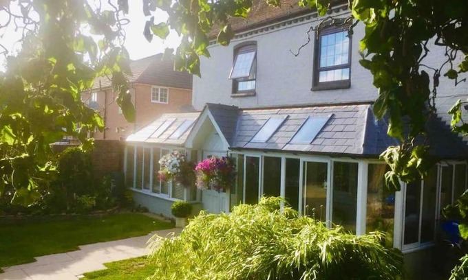 Ludwel Apartamento | HENWICK HOUSE Beautiful flat,Private parking, short walk to town