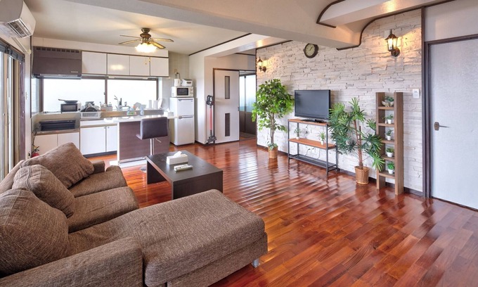 Uruma Apartamento | Henza Island paradise just across the underwater / Uruma Okinawa