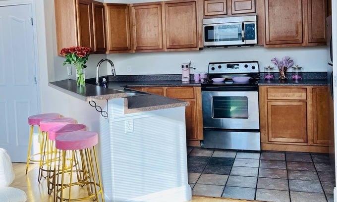 Ferguson Apartamento | “Her Oasis”- Full loft, great location for girls trip downtown Ferguson
