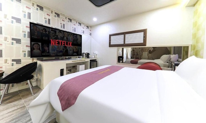 Downtown Hotel | Hera drive in hotel