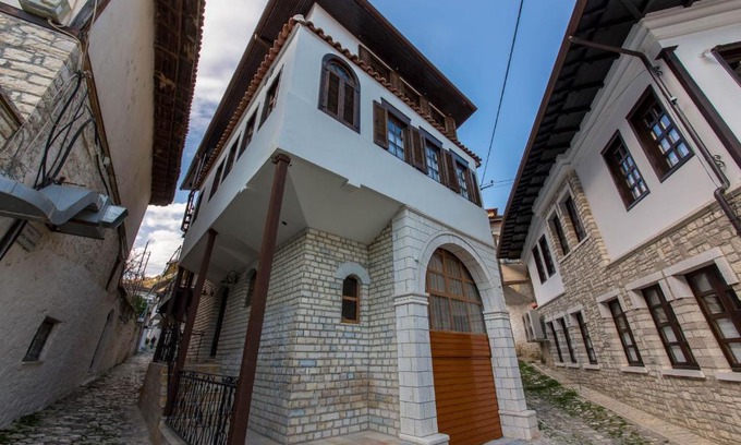 Berat Hotel | Heraklis Hotel