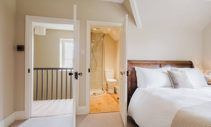 Easton Grey Casa | Herdsman's Cottage - 3BD in Wiltshire