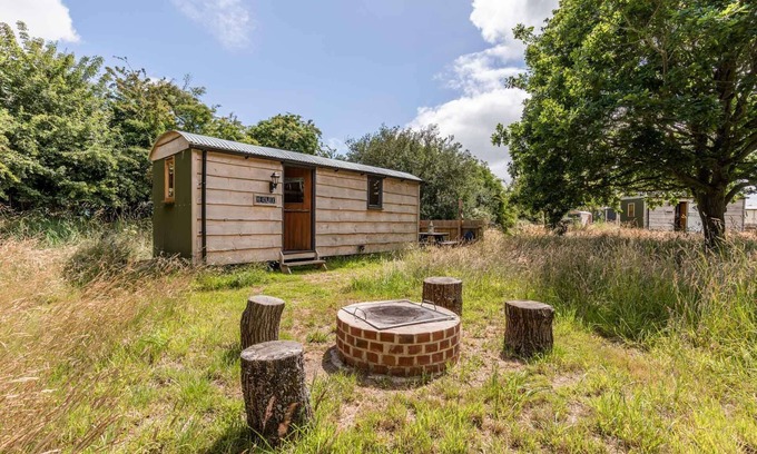 Trunch Cabina | Herdwick Shepherd Hut | a family friendly shepherd hut set within North Norfolk