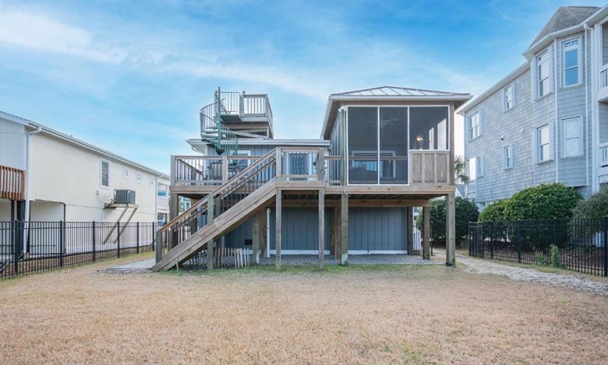 Caswell Beach Casa | Here and Now by Oak Island Accommodations
