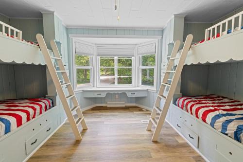 Egg Harbor Casa | Here Comes the Sunset by Simple Life Rentals