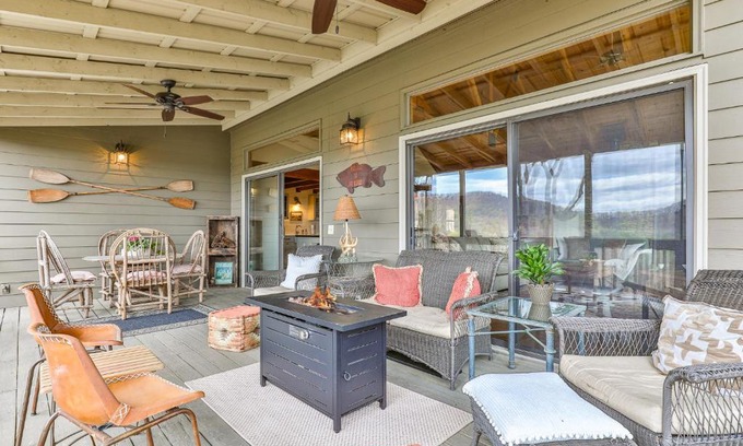 Big Canoe Casa | Here For The Views - Beautiful & Historic Cabin in Big Canoe
