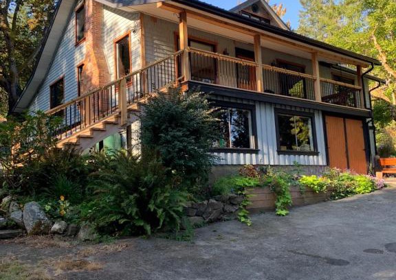 Salt Spring Island Casa | Heritage Farmhouse - Newly Renovated