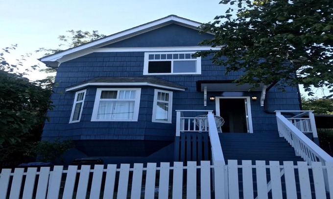 New Westminster Casa | Heritage look 3 BR w/2 BA house w/Backyard & Deck