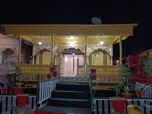 Dal Lake Hotel | heritage new moon premium houseboat