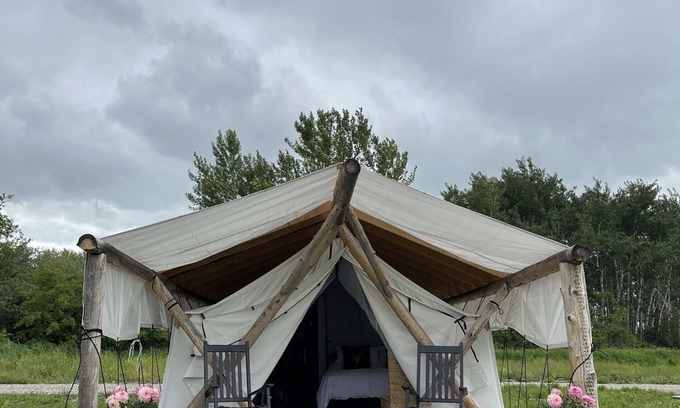 Bozeman Cabina | Heritage Ranch 'Buckskin' Glamping Tent (5)