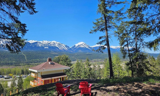Golden Chalet De Esquí | Heritage, Scenic Views & Comfort at Chalet Aemmer
