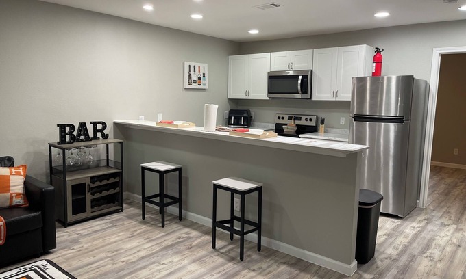 West Arlington Apartamento | Hermès Luxe Escape:Chic &Stylish in Arlington