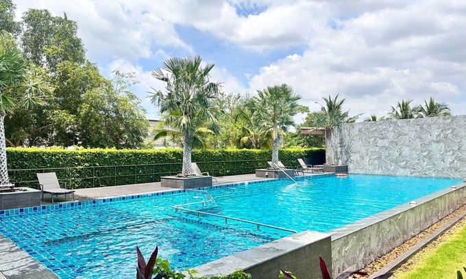 Bang Chalong Hotel | Herma Hotel