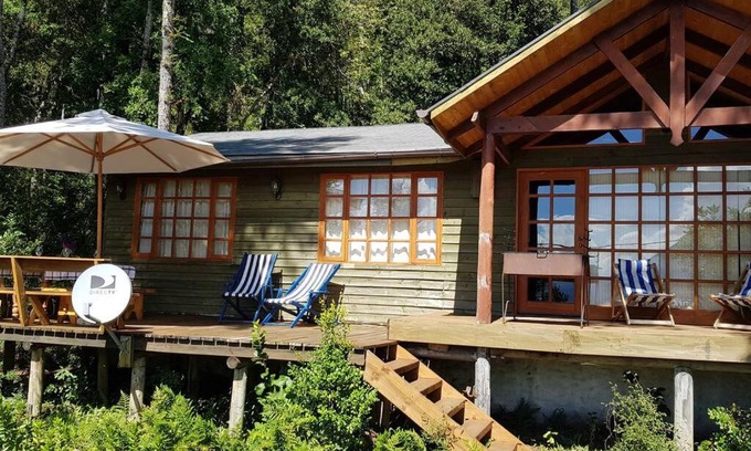 Pucon Casa | Hermosa casa con orilla de lago Caburgua