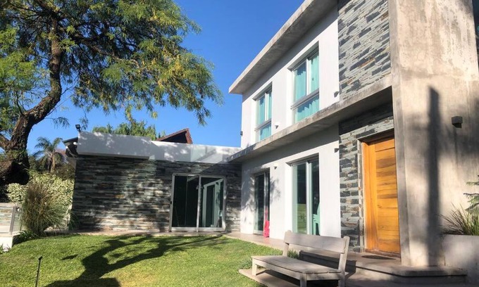 Villa Allende Casa | Hermosa Casa con Pileta cerca del Golf
