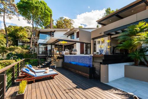 Valle de Bravo Casa | Hermosa Casa con Terraza y Vista al Lago en Avándaro