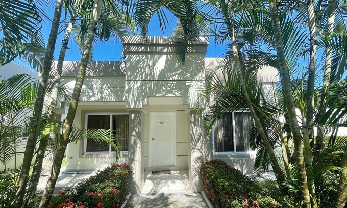 Corozal Casa | Hermosa Villa en Palma Real