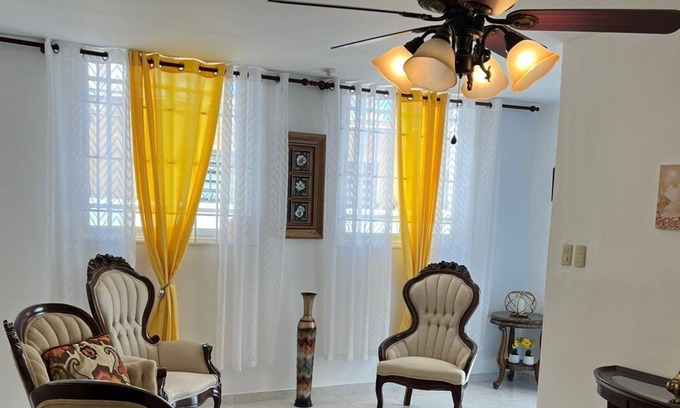 Moca Casa | Hermosa y Espaciosa Casa con estilo de 3 dormitorios 2 Baños
