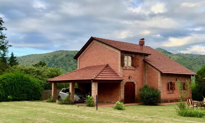 San Antonio de Arredondo Casa | Hermoso Chalet con Pileta y Parque en Carlos Paz