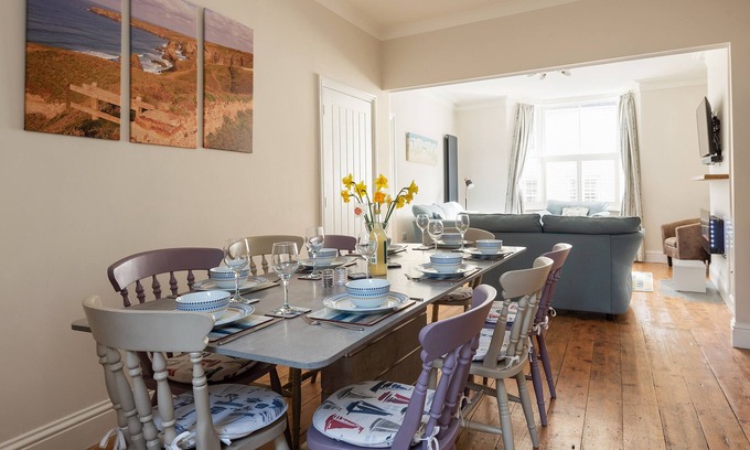 Treator Casa | Heron Cottage, 8 New Street. Amplia casa de pueblo en el casco antiguo de Padstow