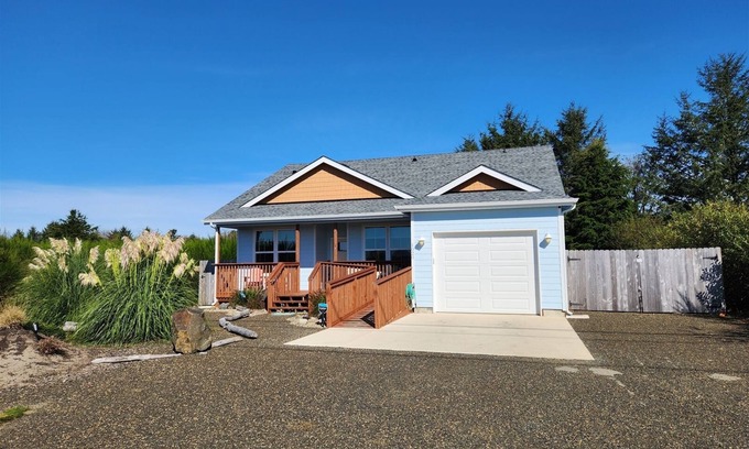 Ocean Shores Casa | Heron Haven - Beautiful newer canal front home